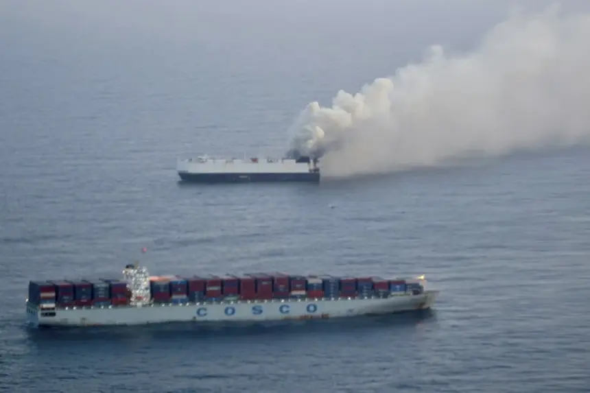 Se hundió buque que trasladaba vehículos de China a México