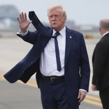 Prohiben a Trump órdenes contra comunidad LGTB