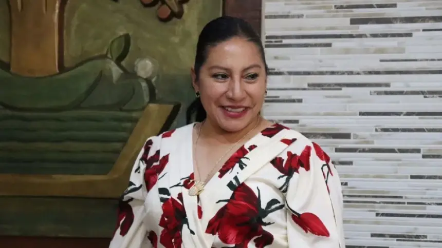 Detienen a alcaldesa de Morena por golear a empleada del DIF