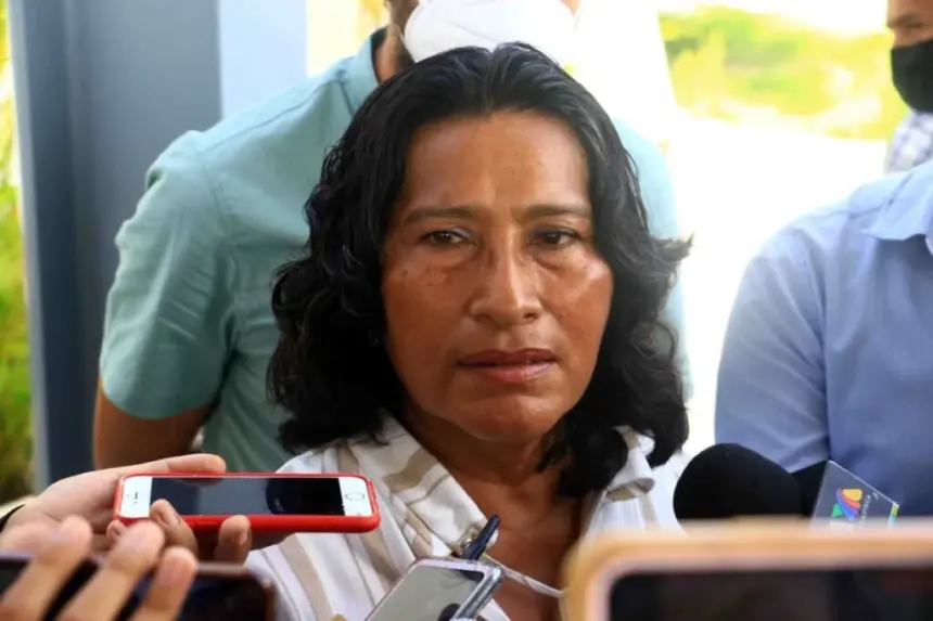 abelina lopez Abelina depositó 15 mil de fianza para evitar detención