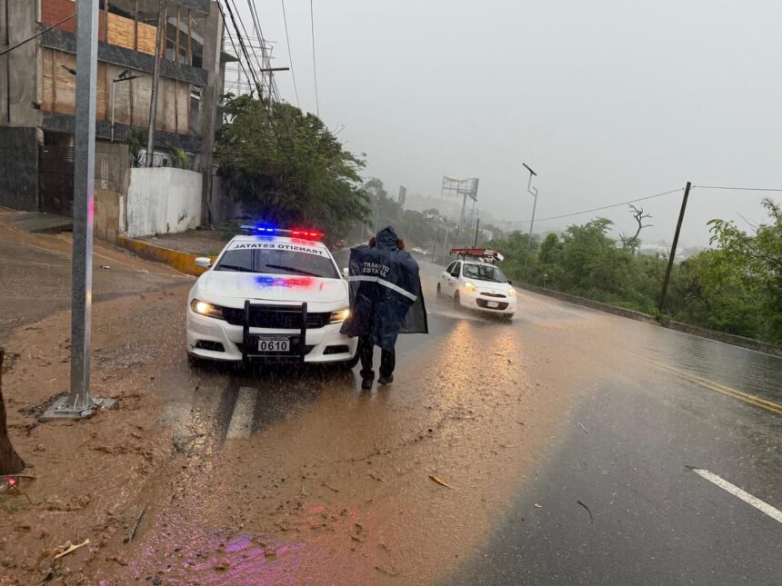 Vigila Tránsito Estatal la Av. Escénica de Acapulco