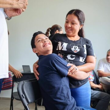 DIFGro entregó aparatos auditivos del programa “Oye y Transforma» en región Norte