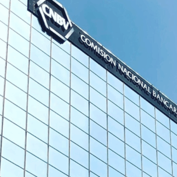 Multan a financieras acusadas por EU de lavado de dinero