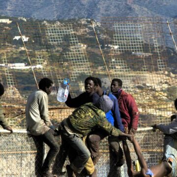 EU reporta caída de 90% en cruces de indocumentados