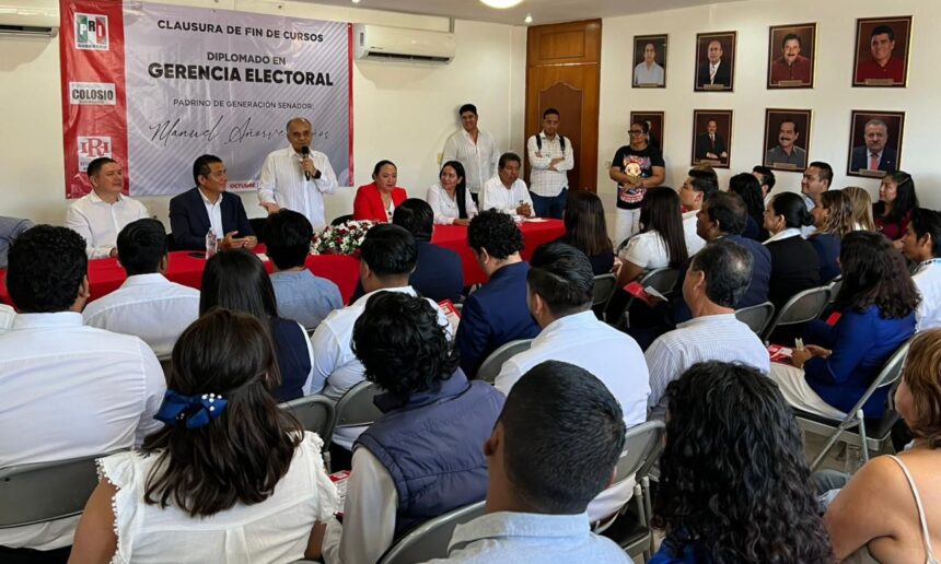 Apadrinó Manuel Añorve a alumnos del Diplomado en Gerencia Electoral