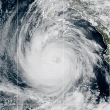 Huracán Priscilla sigue ganando fuerza en el Pacífico