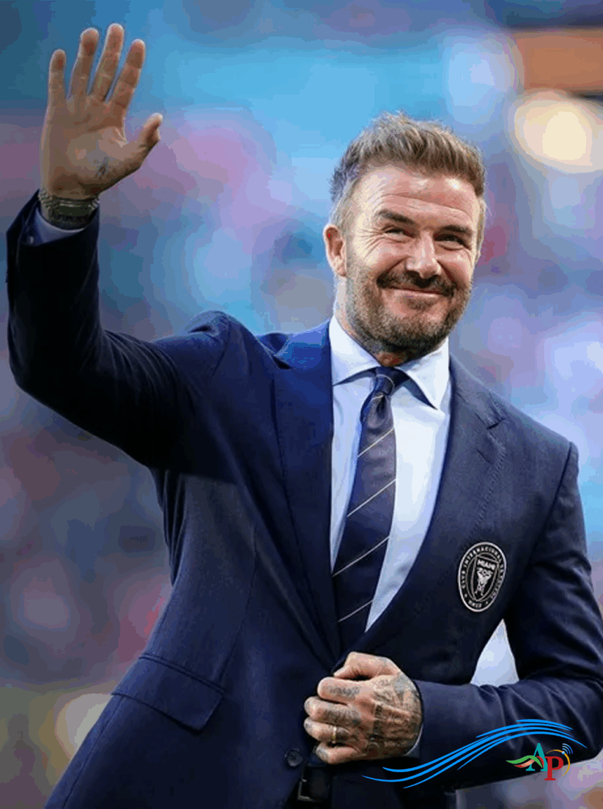 David Beckham coronado Caballero por el rey Carlos III