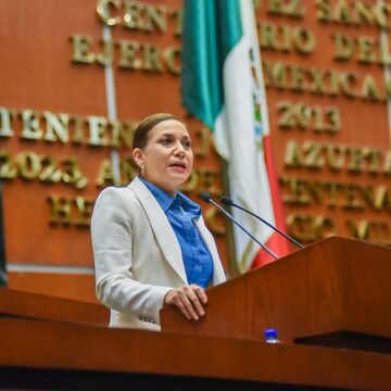 Analizan inscribir con letras doradas nombre de Manuela Medina en Muro de Honor
