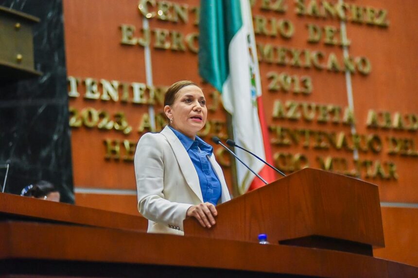 LETRAS DORADAS Analizan inscribir con letras doradas nombre de Manuela Medina en Muro de Honor