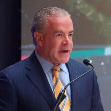 Dueño de Miss Universo cobró mil 195 millones en Pemex