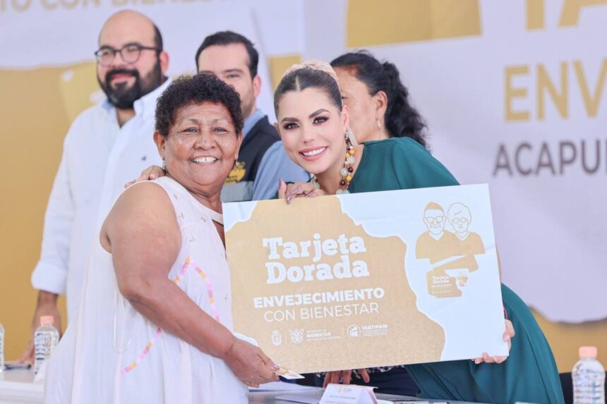 Evelyn Salgado entregó «Tarjeta Dorada» a adultos mayores de Acapulco