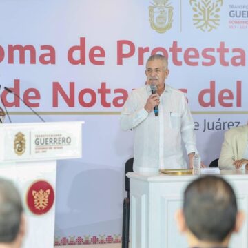 Evelyn Salgado tomó protesta al Consejo Directivo de Notarios de Guerrero