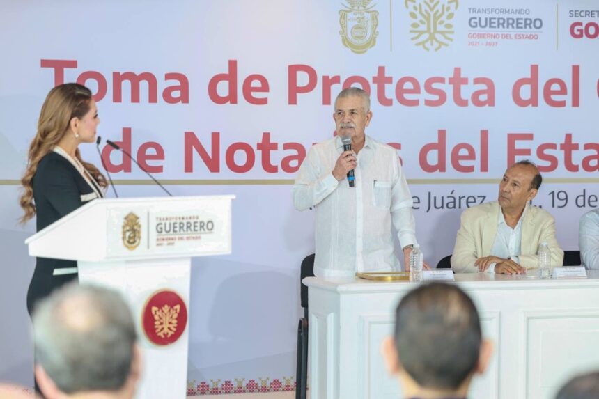 Evelyn Salgado tomó protesta al Consejo Directivo de Notarios de Guerrero