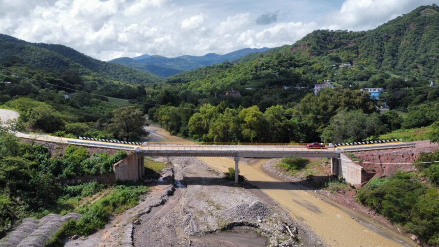 Concluyó CICAEG puente vehicular de San Nicolás Zoyatlán, Xalpatláhuac