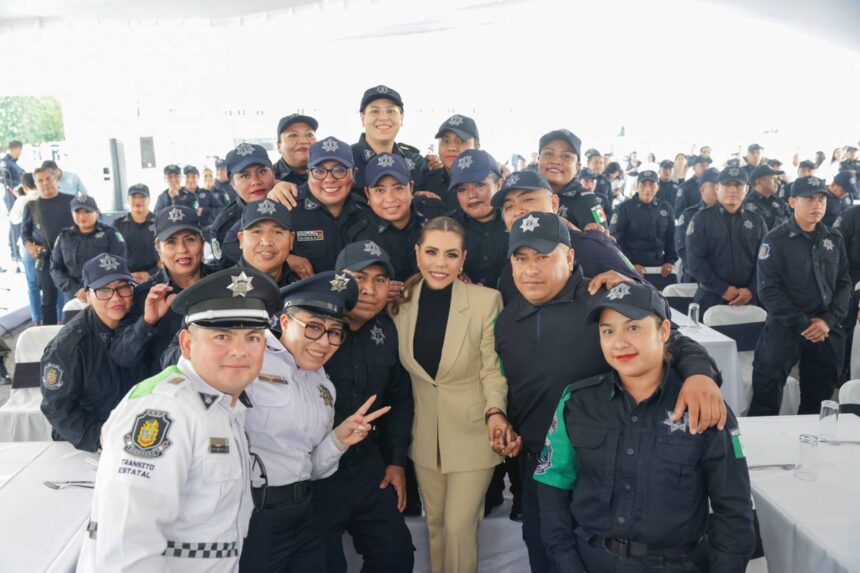 Dia del Policia Estatal Guerrero16 Celebró Evelyn Salgado el «Día del Policía Estatal», destacando su compromiso por Guerrero