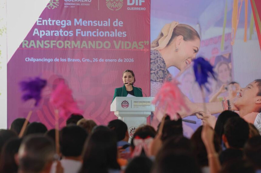 Evelyn y Liz Salgado entregan aparatos funcionales del programa Transformando Vidas