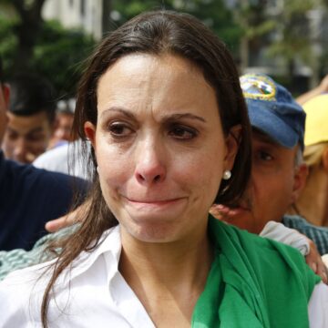 Corina carece de apoyo para liderar Venezuela: Leavitt