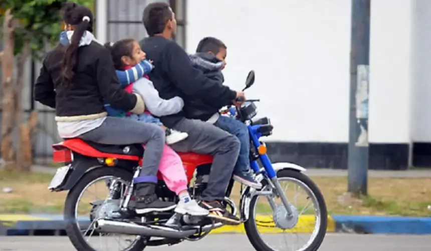 Desde hoy queda prohibido que menores de 12 años viajen como pasajeros en motos