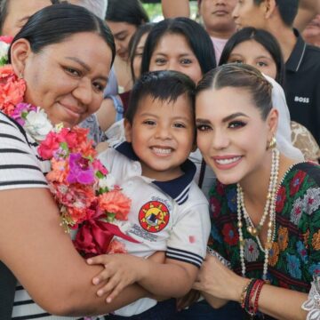 Gobernadora entregó 520 títulos de propiedad a familias de Zihuatanejo
