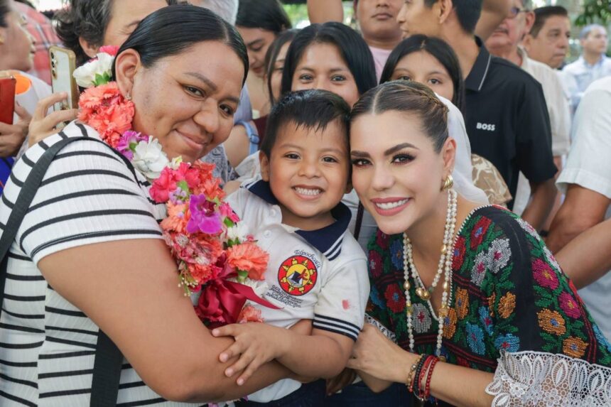 Gobernadora entregó 520 títulos de propiedad a familias de Zihuatanejo