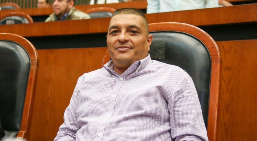rafel martinez Diputado pide garantizar en la ley municipal el derecho de las mujeres
