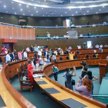 Exhortan a autoridades frenar quema clandestina de basura en Acapulco Diamante