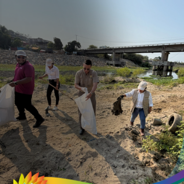 Semaren realiza limpieza del río de La Sabana en Acapulco