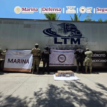 Aseguran en Colima tractocamión con 60 kilos de cocaína