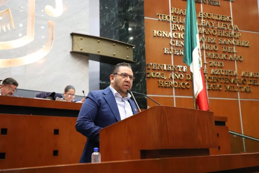 Piden sustituir camionetas de redilas en el transporte público