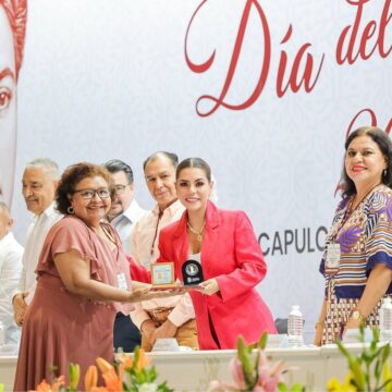 Refrenda Evelyn Salgado compromiso magisterio guerrerense