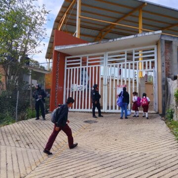 Refuerzan vigilancia policíaca en escuelas de Atlixtac
