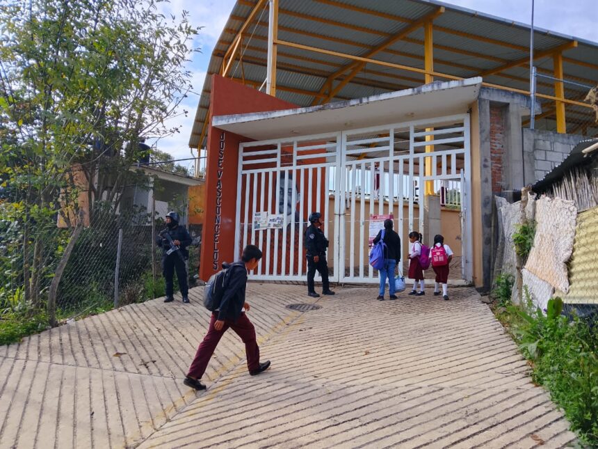 Refuerzan vigilancia policíaca en escuelas de Atlixtac