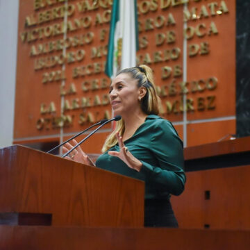 araceli ocampo Poponen sesion solemne anual con motivo del Día de la Bandera en Iguala