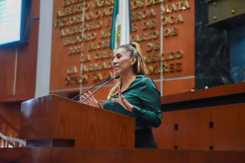 araceli ocampo Poponen sesion solemne anual con motivo del Día de la Bandera en Iguala