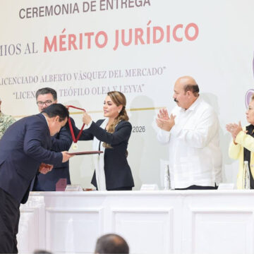 Gobernadora entregó los premios al Mérito Jurídico en el «Día del Abogado»