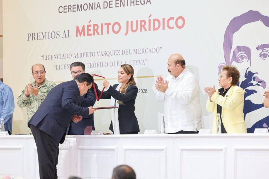 Gobernadora entregó los premios al Mérito Jurídico en el «Día del Abogado»