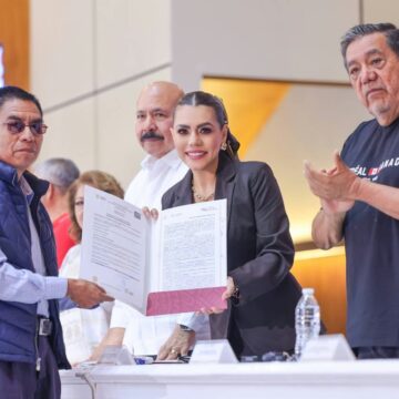 Gobernadora entregó escrituras y títulos de propiedad a familias de Chilpancingo